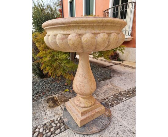 Pair of 20th-century stoups in Verona pink marble