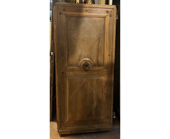 PTCR434 - Portoncino da ingresso rustico in noce, pannelli scolpiti a rombi, epoca '800, luce cm L 78 x H 173