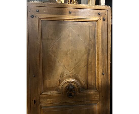 PTCR434 - Portoncino da ingresso rustico in noce, pannelli scolpiti a rombi, epoca '800, luce cm L 78 x H 173