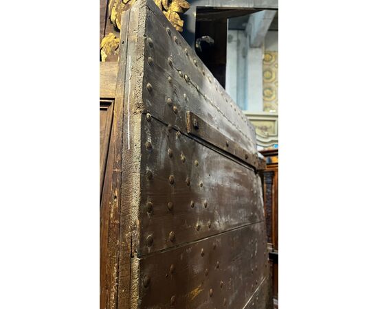 PTCR517 - Studded entrance door, 18th century, dimensions cm W 99 x H 219