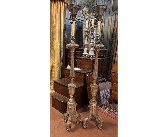 LAMP243 - Coppia di candelieri argentati, epoca '800, misure cm L 32 x H 174 x P 32