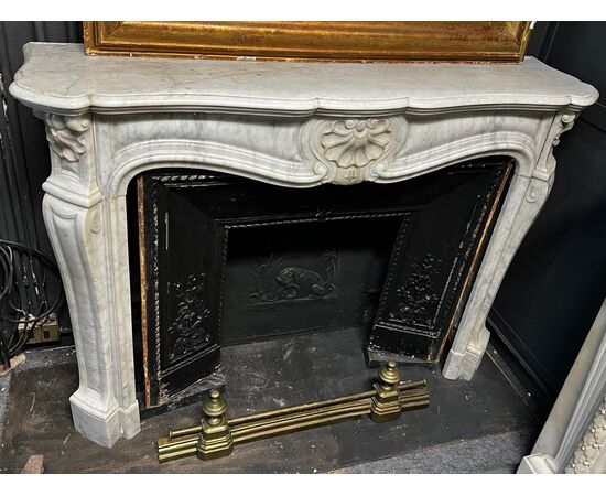 CHM603 - Affascinante camino in marmo bianco di Carrara, epoca '800, misure cm L 145 x H 107 x P 36