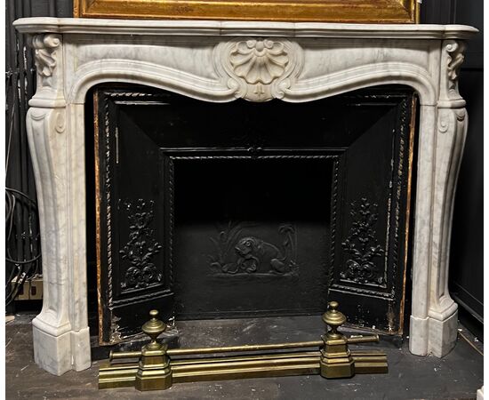 CHM603 - Affascinante camino in marmo bianco di Carrara, epoca '800, misure cm L 145 x H 107 x P 36