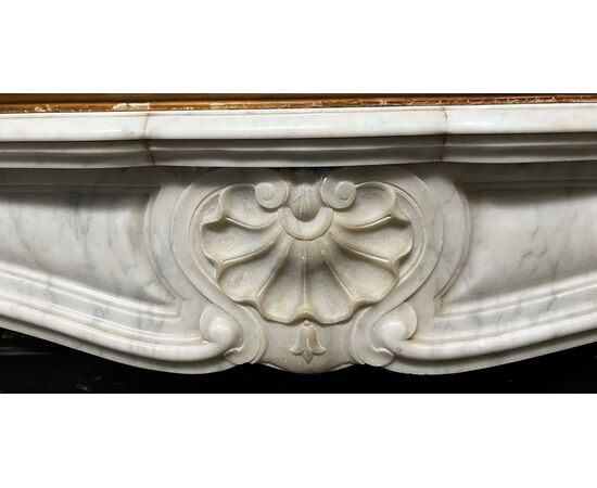 CHM603 - Affascinante camino in marmo bianco di Carrara, epoca '800, misure cm L 145 x H 107 x P 36