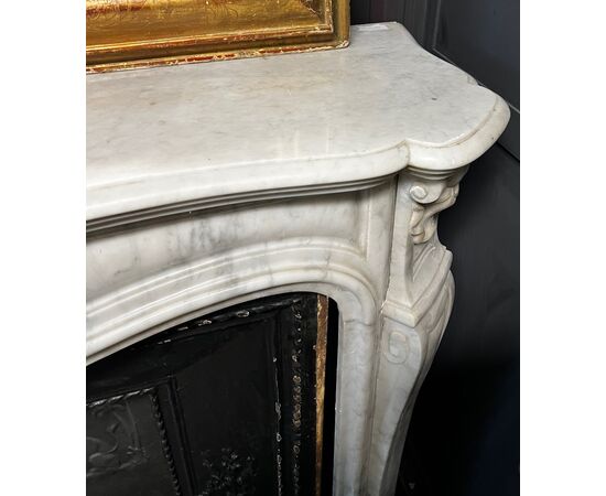 CHM603 - Affascinante camino in marmo bianco di Carrara, epoca '800, misure cm L 145 x H 107 x P 36