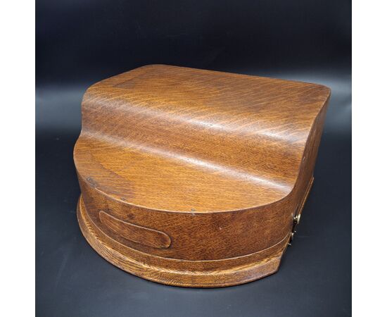 Macchina da scrivere americana Hammond a mezzaluna, epoca 1905 circa.