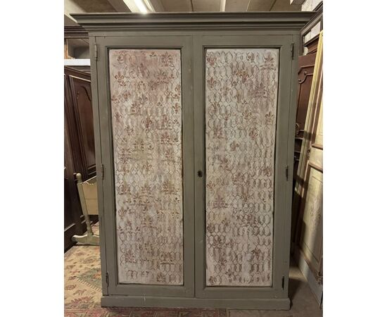 ARM257 - Lacquered wardrobe, 19th century, dimensions max cm W 154 x H 204 x D 57