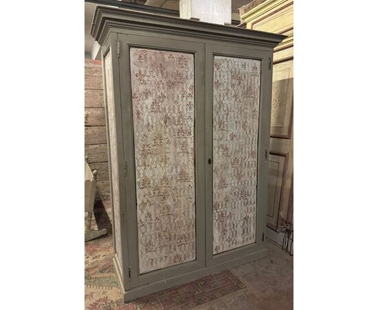 ARM257 - Lacquered wardrobe, 19th century, dimensions max cm W 154 x H 204 x D 57