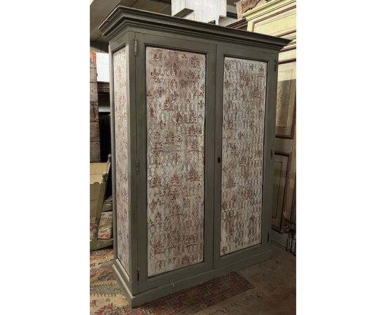 ARM257 - Lacquered wardrobe, 19th century, dimensions max cm W 154 x H 204 x D 57