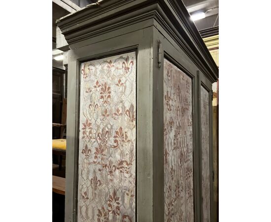 ARM257 - Lacquered wardrobe, 19th century, dimensions max cm W 154 x H 204 x D 57