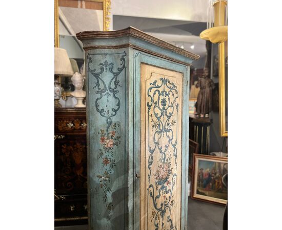 Stipo in legno dipinto