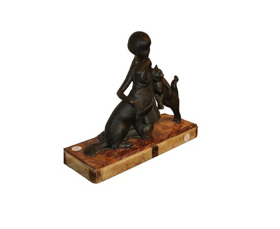 Scultura decò francese fanciulla con cane e gatto firmata da P. Sega - XX secolo