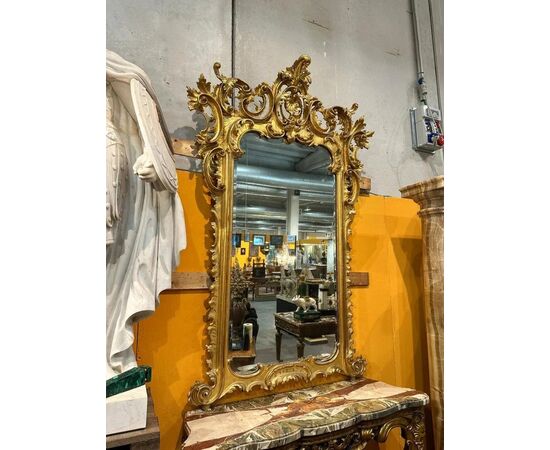 
Maestosa Specchiera in Legno Dorato, XIX Secolo