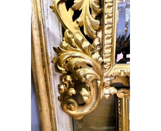 
Maestosa Specchiera Luigi XV in legno intagliato e dorato