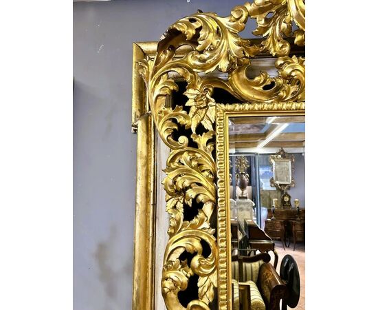 
Maestosa Specchiera Luigi XV in legno intagliato e dorato