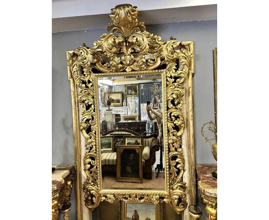
Maestosa Specchiera Luigi XV in legno intagliato e dorato