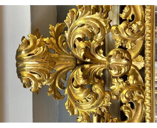 
Maestosa Specchiera Luigi XV in legno intagliato e dorato