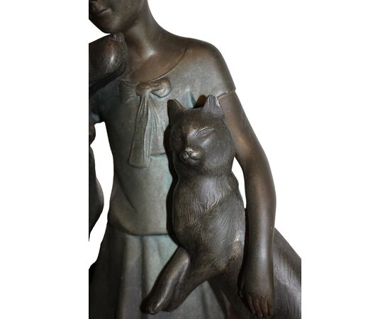 Scultura decò francese fanciulla con cane e gatto firmata da P. Sega - XX secolo