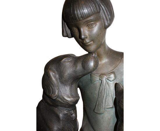 Scultura decò francese fanciulla con cane e gatto firmata da P. Sega - XX secolo