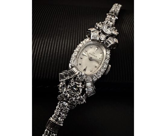 Orologio  in  platino   " Art  -  Dèco "   OMEGA  con  Diamanti