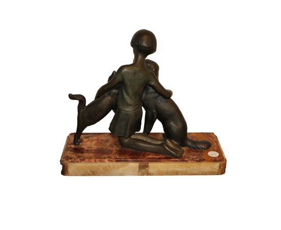 Scultura decò francese fanciulla con cane e gatto firmata da P. Sega - XX secolo