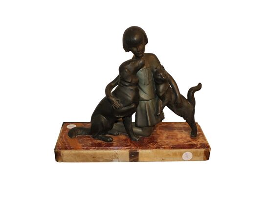 Scultura decò francese fanciulla con cane e gatto firmata da P. Sega - XX secolo