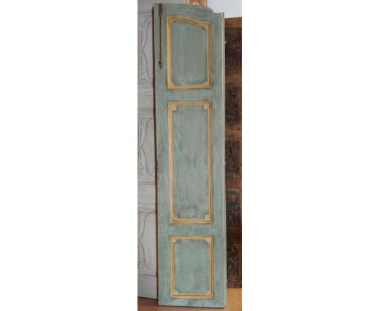 Double door sformellata and painted in tempera