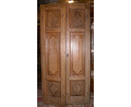 PTCI 417 oak door in the end &#39;800, Piedmont, measuring 214 x 108 h cm width.