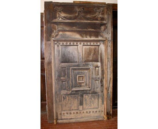 ptn205 door with carved portal mis. max h 290 cm x W cm168