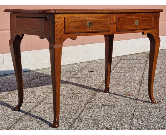 Piedmontese small table / desk in solid walnut, 18th century