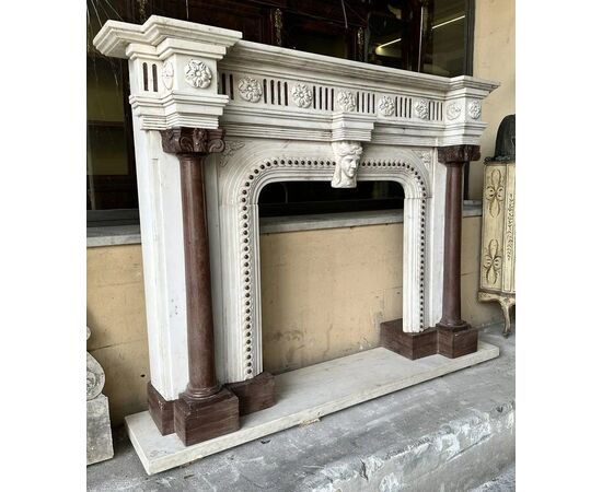 
Camino in marmo policromo di fine XIX secolo