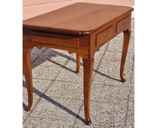 Piedmontese small table / desk in solid walnut, 18th century