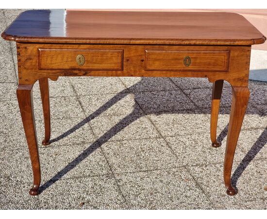 Piedmontese small table / desk in solid walnut, 18th century