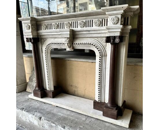 
Camino in marmo policromo di fine XIX secolo