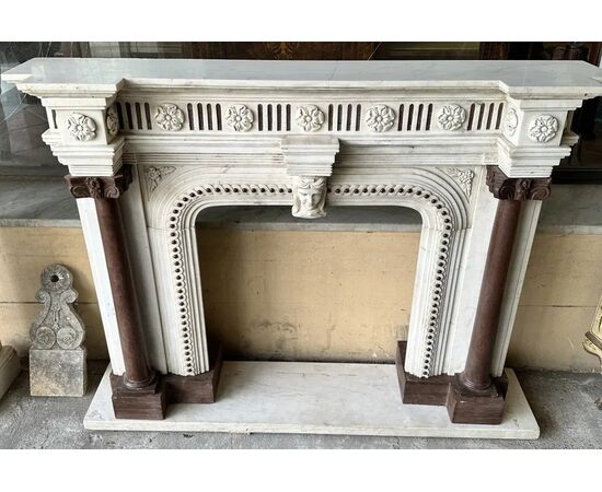 
Camino in marmo policromo di fine XIX secolo