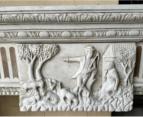 
Camino neoclassico in marmi policromi, Italia fine XIX secolo