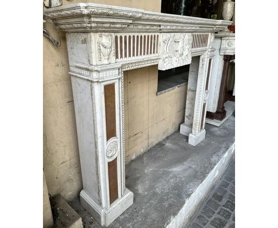 
Camino neoclassico in marmi policromi, Italia fine XIX secolo