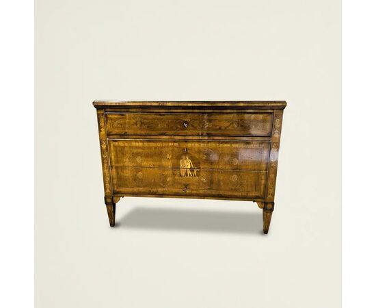 
Comò Luigi XVI in legno intarsiato – Italia, XIX Secolo