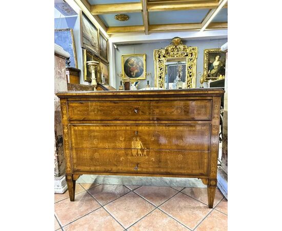 
Comò Luigi XVI in legno intarsiato – Italia, XIX Secolo