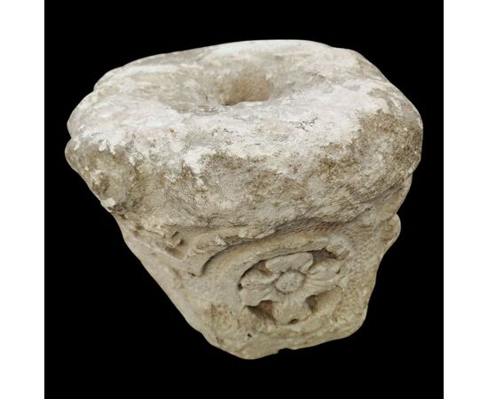 Bel capitello romanico lombardo in pietra