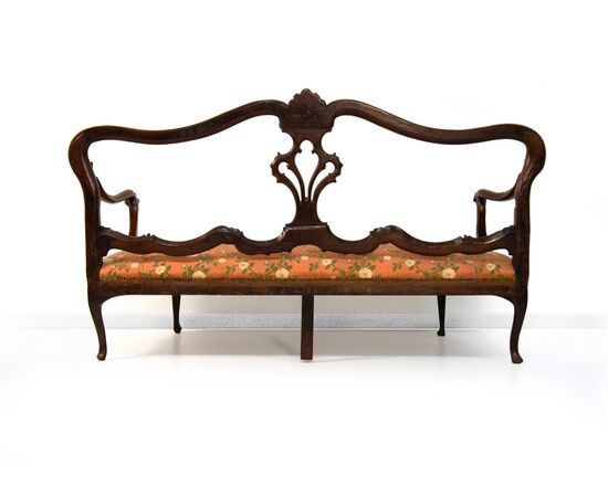Walnut sofa, Veneto, 18th century