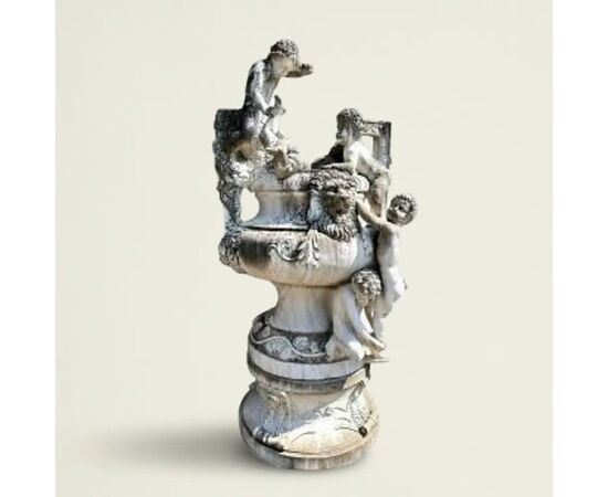 
Fontana Scultorea Neoclassica in Marmo Bianco