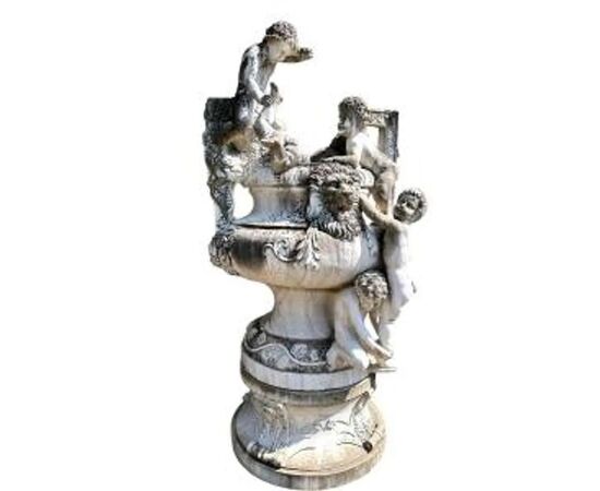 
Fontana Scultorea Neoclassica in Marmo Bianco