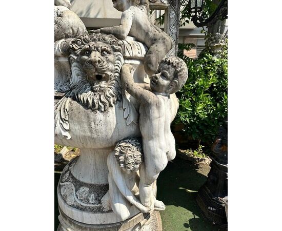 
Fontana Scultorea Neoclassica in Marmo Bianco