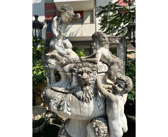 
Fontana Scultorea Neoclassica in Marmo Bianco