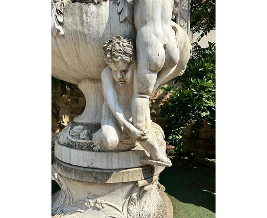 
Fontana Scultorea Neoclassica in Marmo Bianco