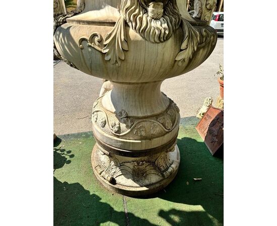 
Fontana Scultorea Neoclassica in Marmo Bianco