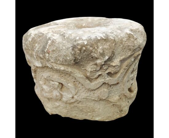 Bel capitello romanico lombardo in pietra