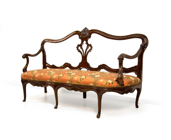 Walnut sofa, Veneto, 18th century