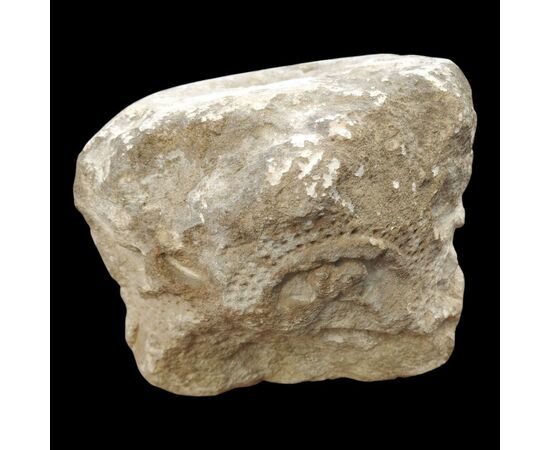 Bel capitello romanico lombardo in pietra